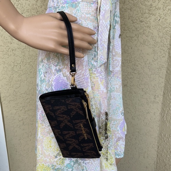 MICHAEL KORS LARGE DOUBLE ZIP WRISTLET WALLET - Picture 4 of 16